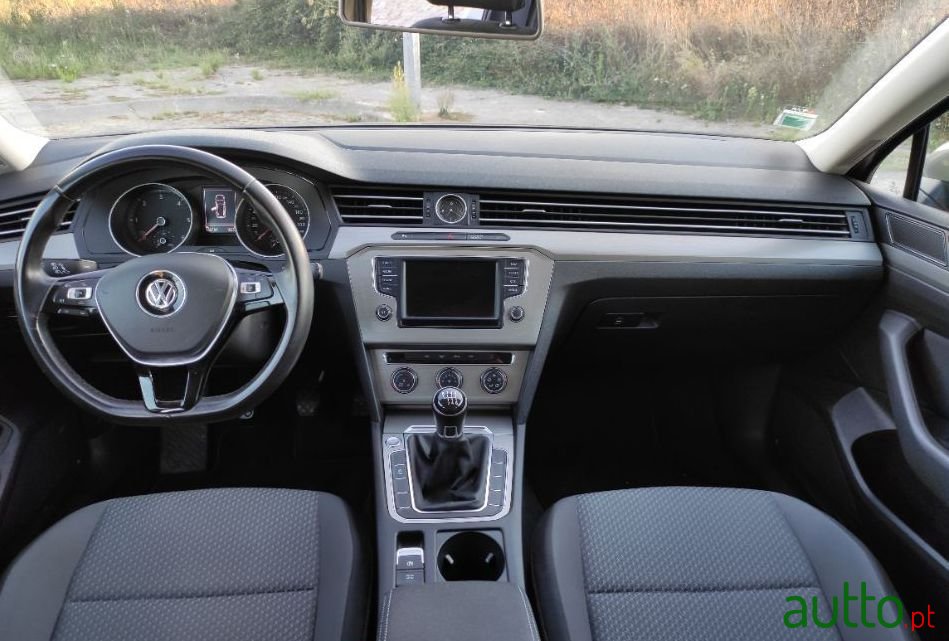 2015' Volkswagen Passat Variant photo #3