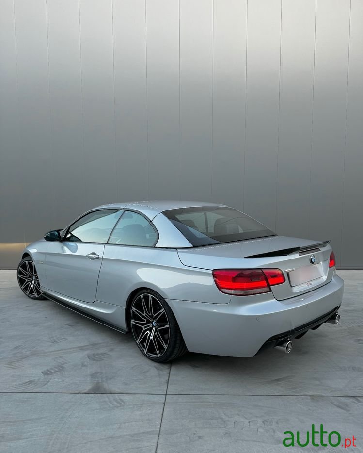 2008' BMW 320 D Cabrio photo #3