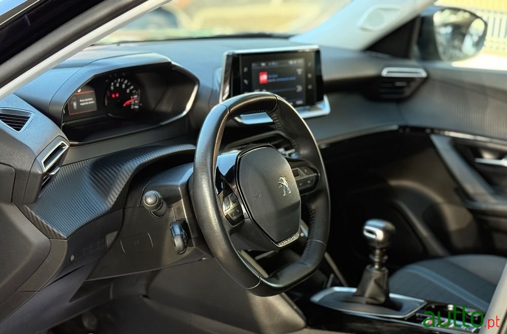 2021' Peugeot 2008 photo #6