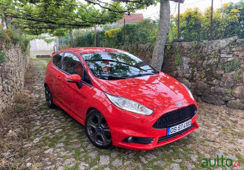 2015' Ford Fiesta photo #5