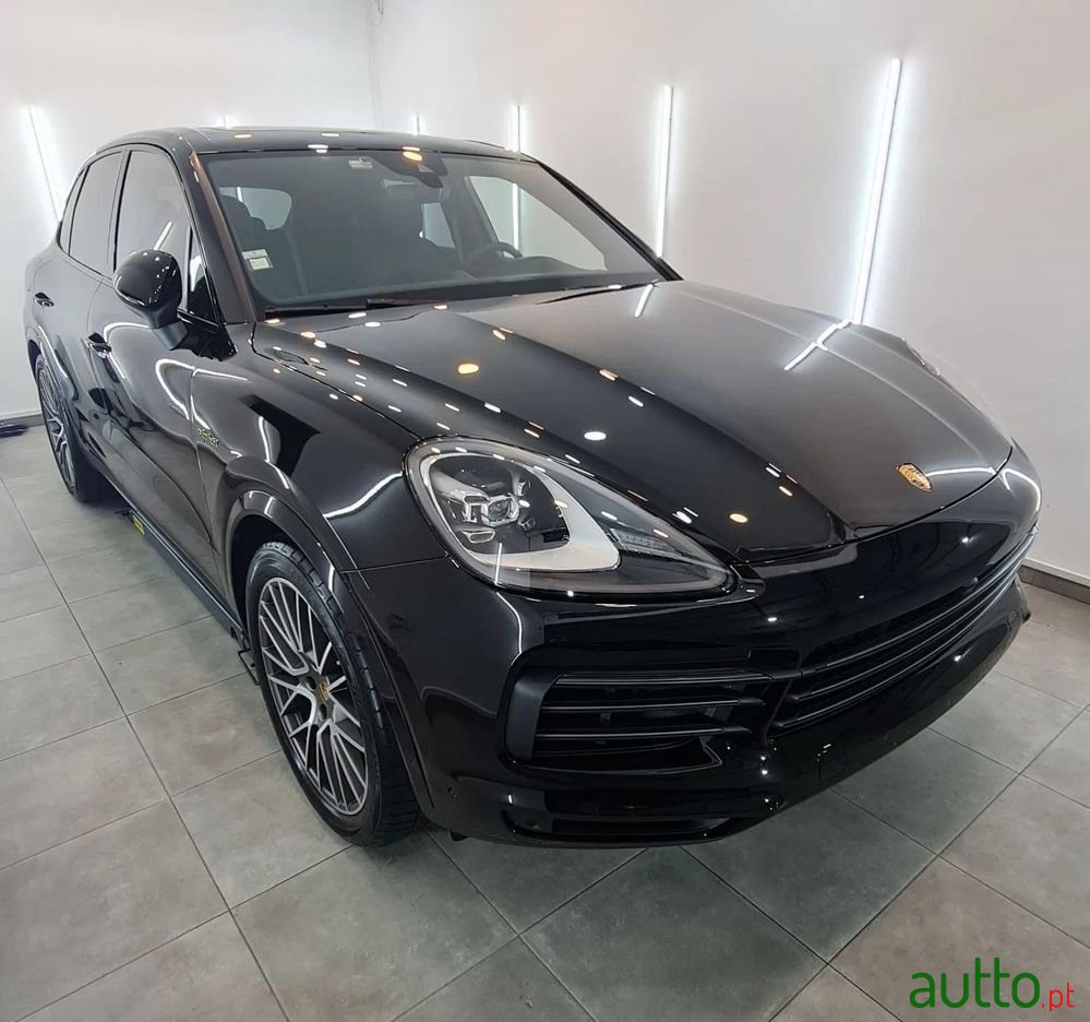 2022' Porsche Cayenne photo #6