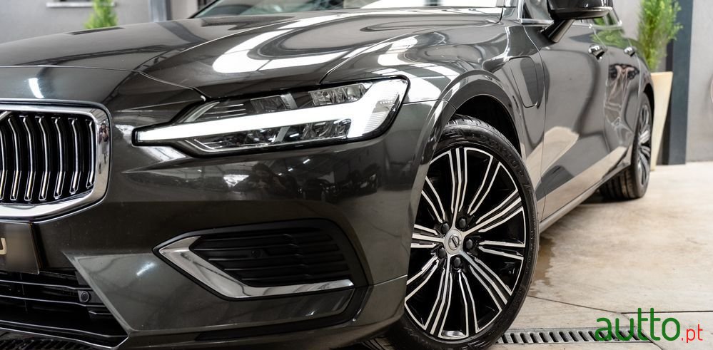 2019' Volvo V60 photo #3