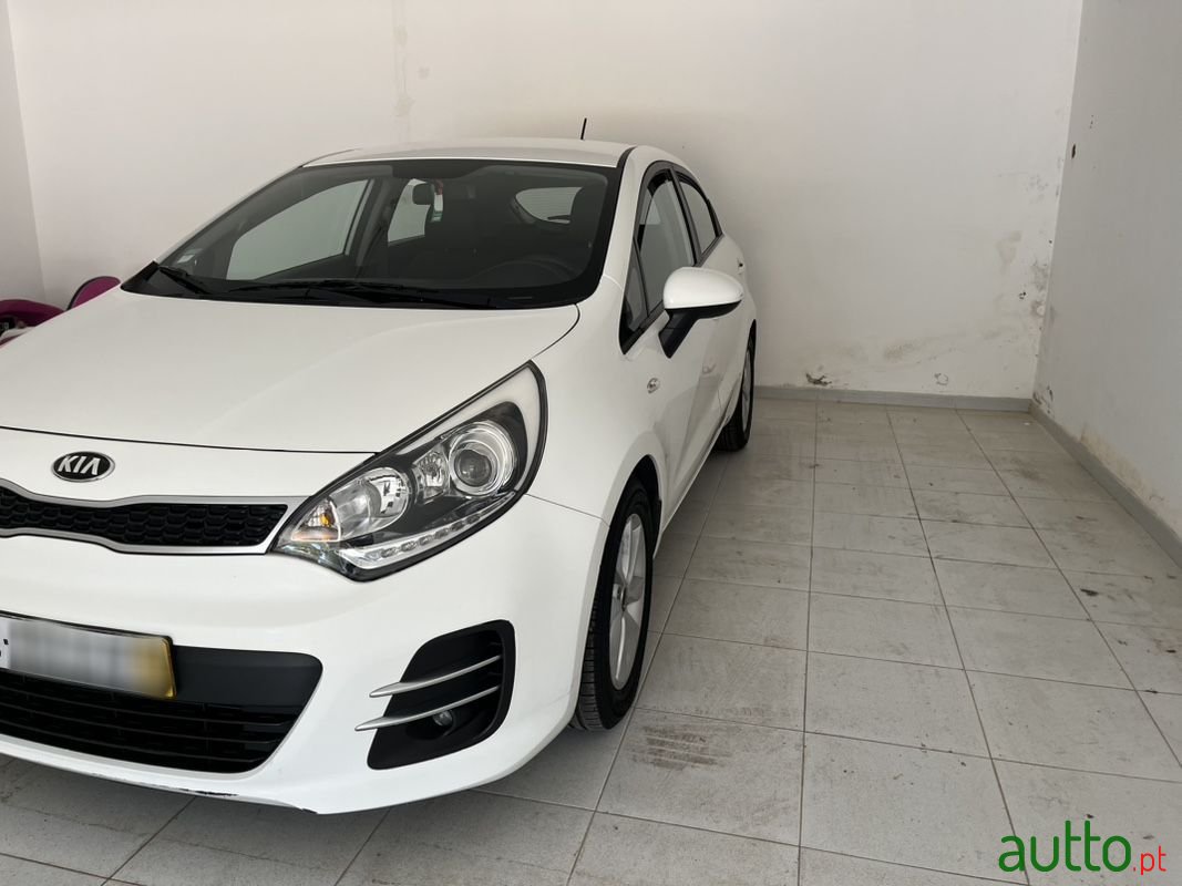 2015' Kia Rio photo #3