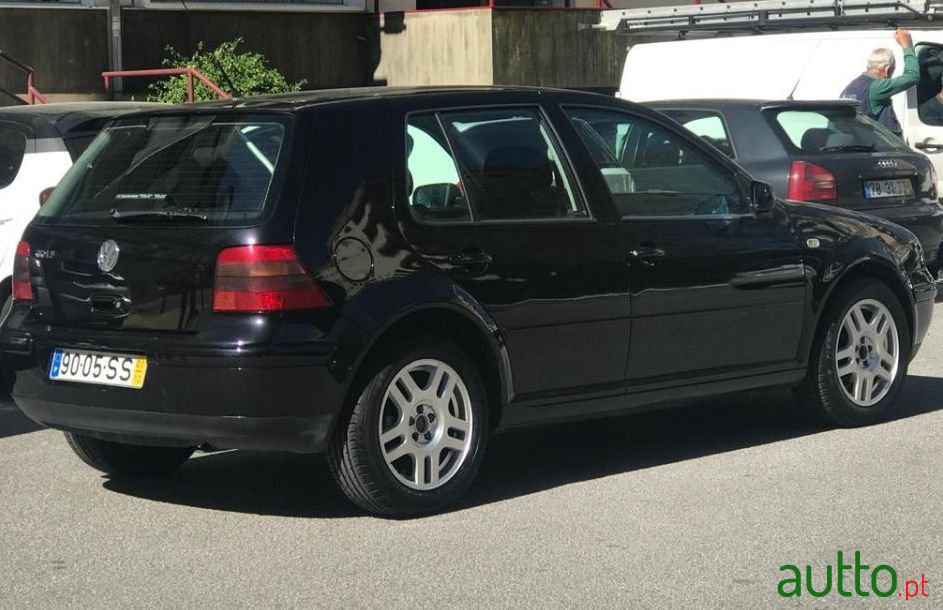 2001' Volkswagen Golf photo #2