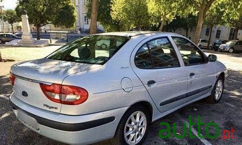 2001' Renault Megane Classic photo #2