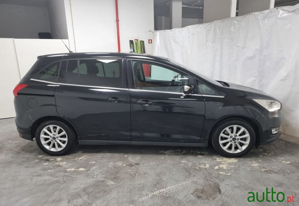2015' Ford Grand C-MAX photo #3