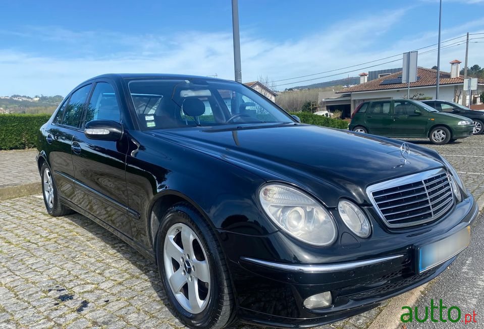 2002' Mercedes-Benz E-220 photo #4