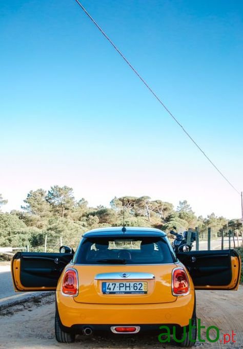 2014' MINI Cooper photo #5