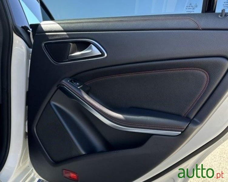 2015' Mercedes-Benz Classe Cla photo #5