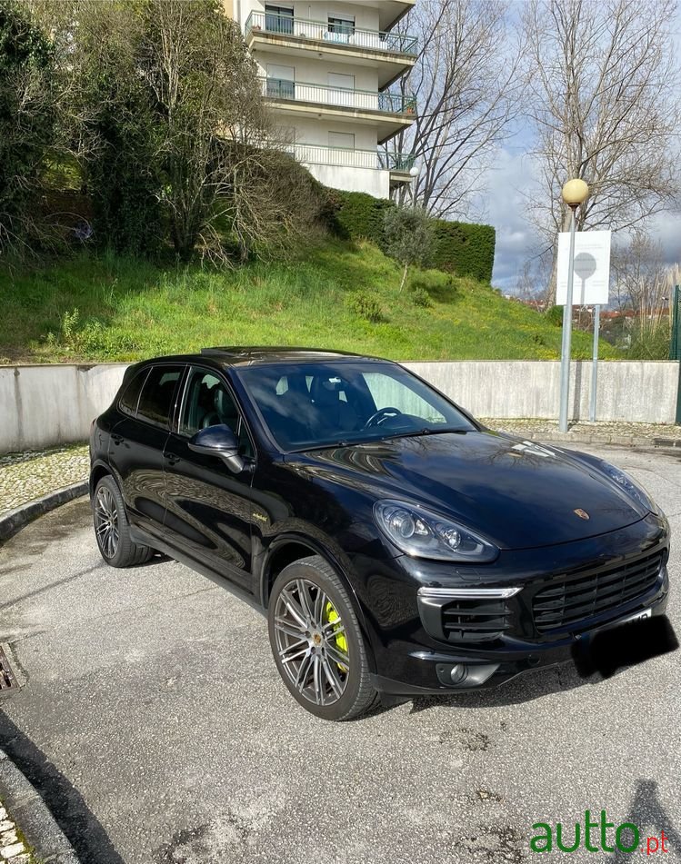 2016' Porsche Cayenne S E-Hybrid Platinum Edition photo #3
