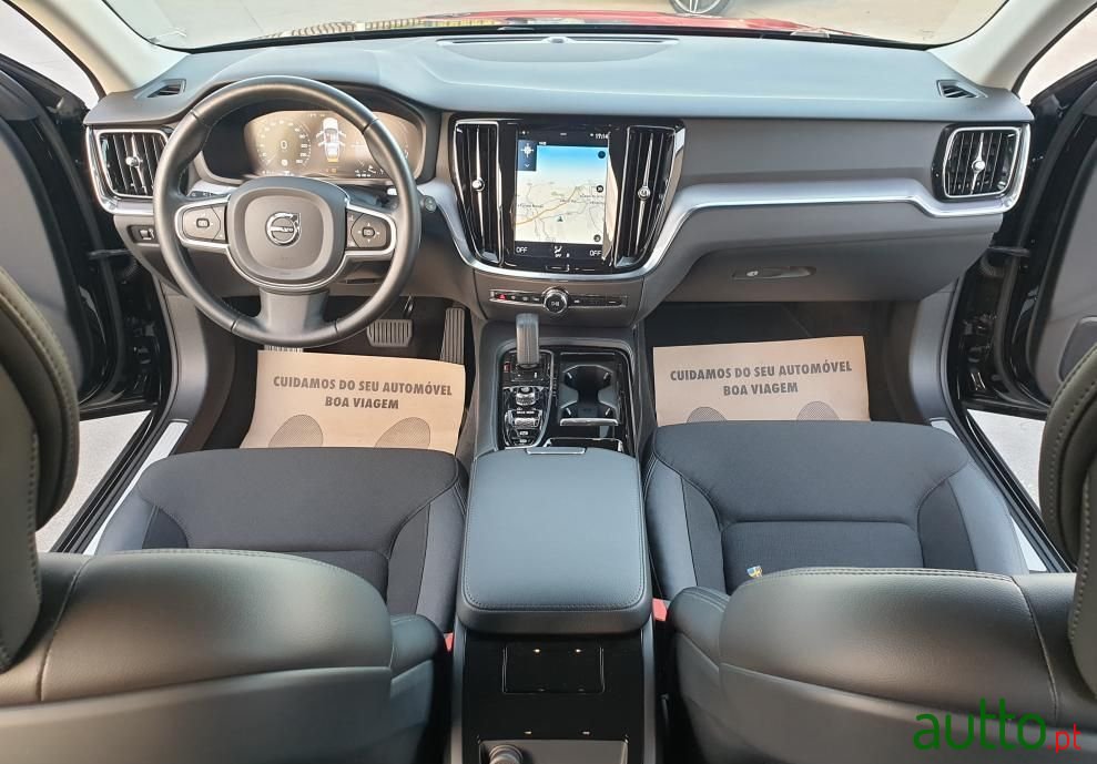 2020' Volvo V60 photo #6