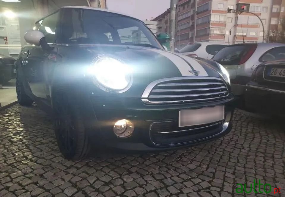 2010' MINI Cooper photo #3