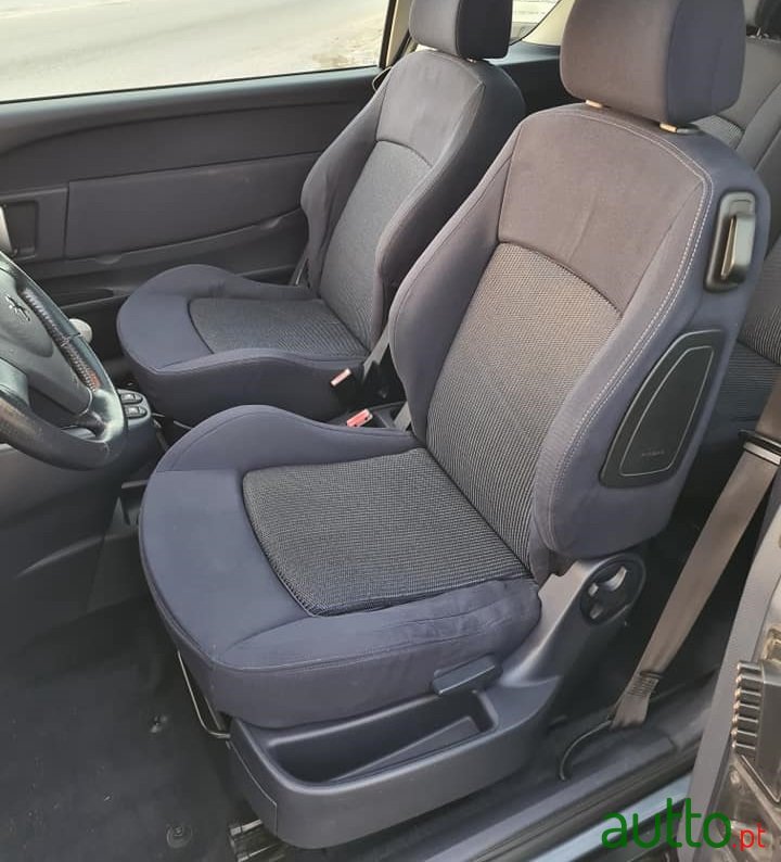 1999' Peugeot 1007 photo #2