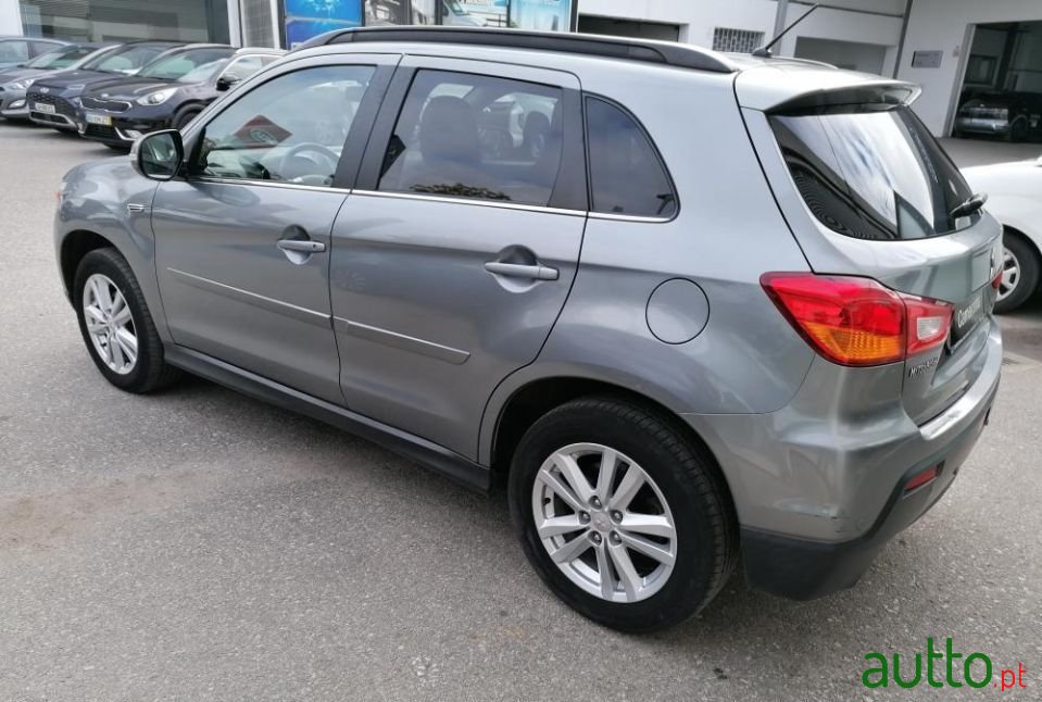 2013' Mitsubishi ASX photo #6