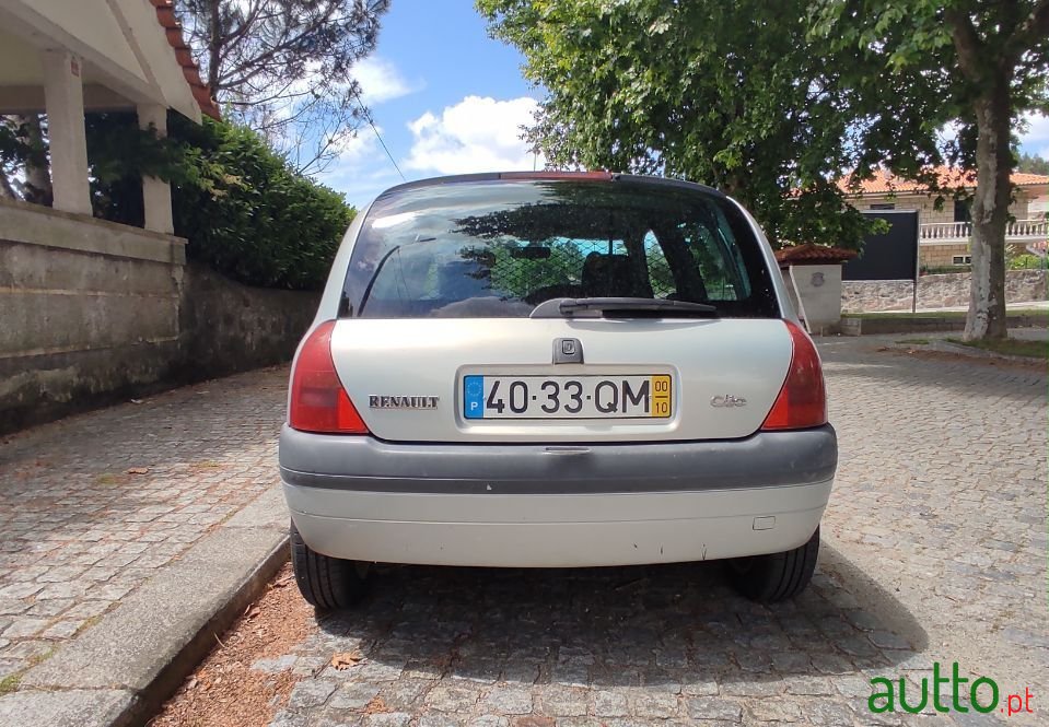 2000' Renault Clio photo #2