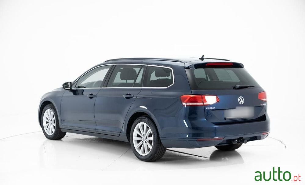 2017' Volkswagen Passat Variant photo #4