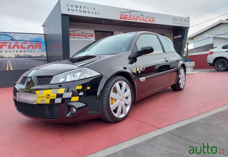 2004' Renault Megane 2.0 T 16V Sport photo #2
