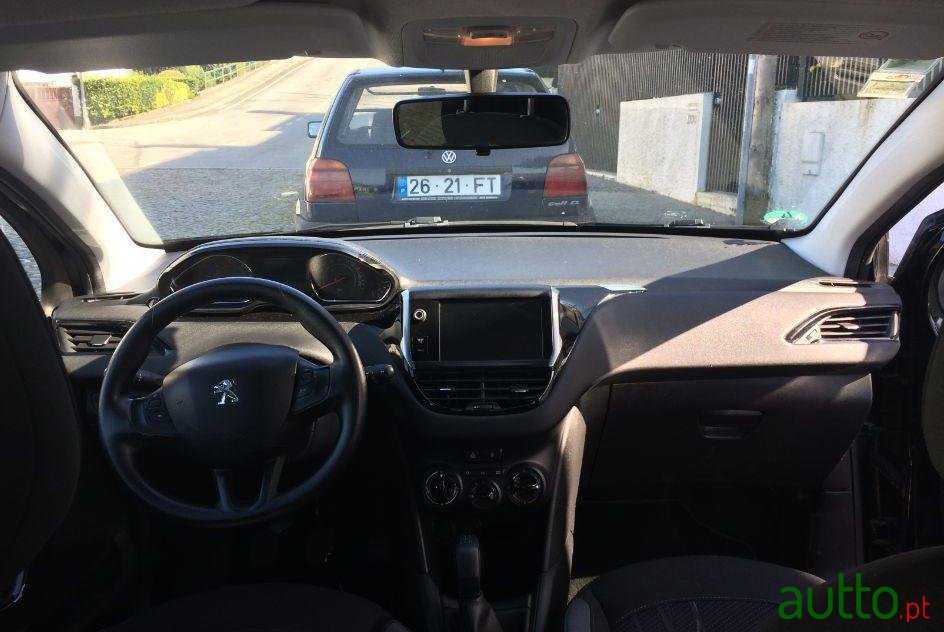 2012' Peugeot 208 photo #4