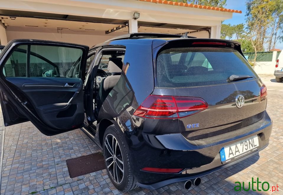 2017' Volkswagen Golf photo #3