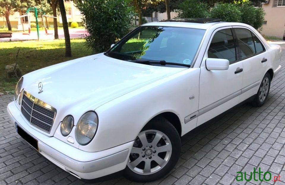1998' Mercedes-Benz E-220 Nacional photo #2