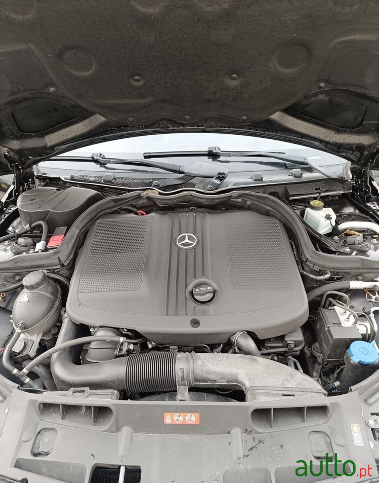 2011' Mercedes-Benz C 200 photo #3