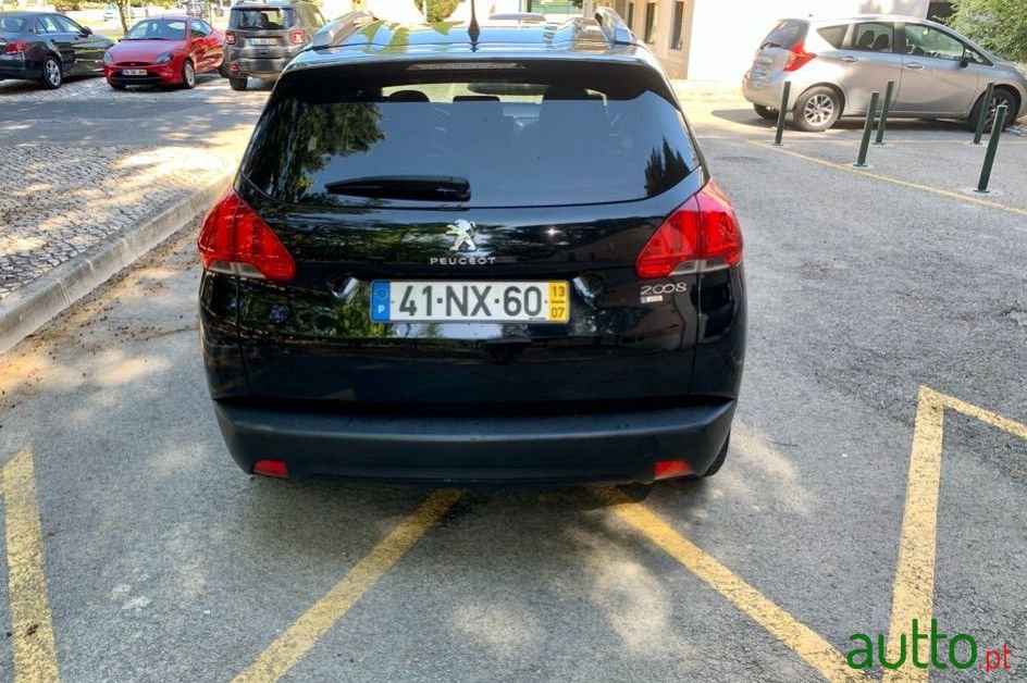 2013' Peugeot 2008 photo #1