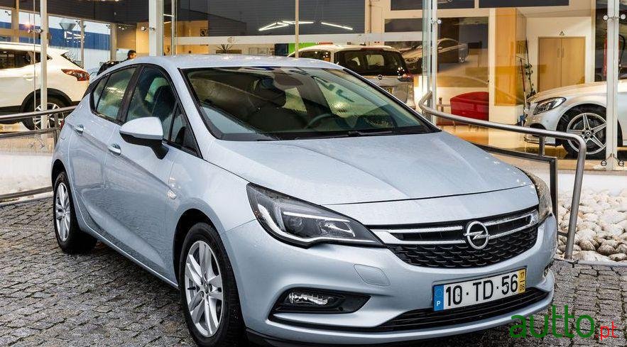 2017' Opel Astra photo #3