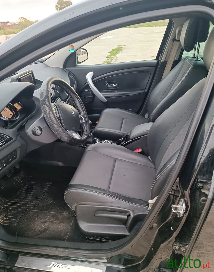 2012' Renault Megane Sport Tourer photo #6