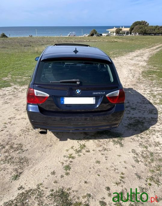 2008' BMW 320 photo #3