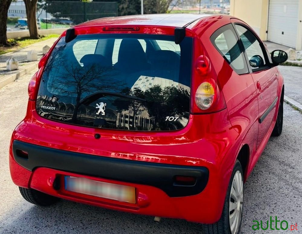 2009' Peugeot 107 1.0 Trendy photo #2