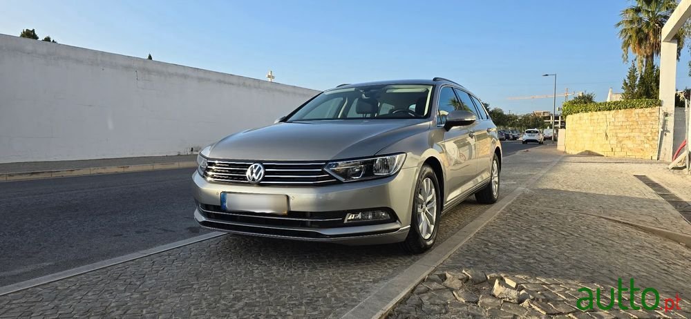 2017' Volkswagen Passat Variant photo #2