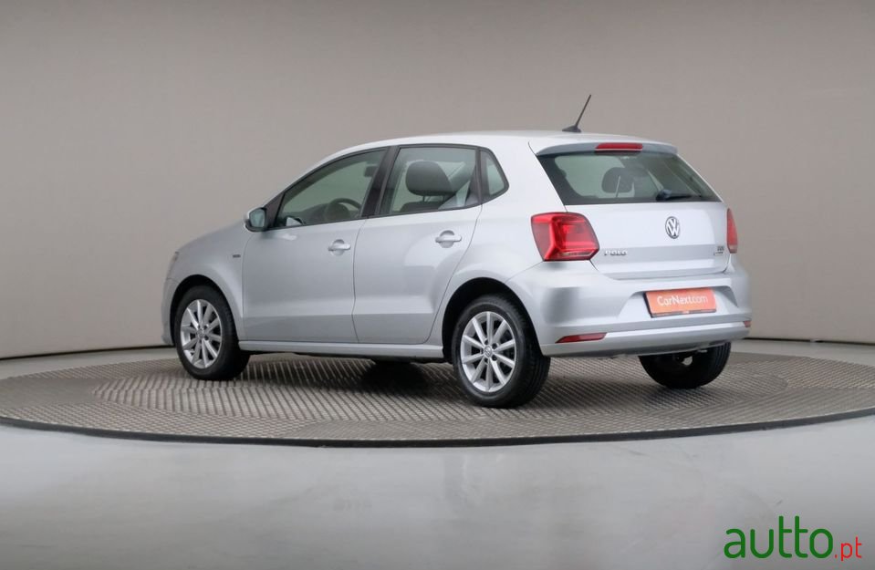 2015' Volkswagen Polo photo #2