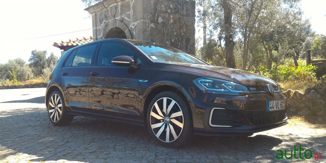 2018' Volkswagen Golf photo #1