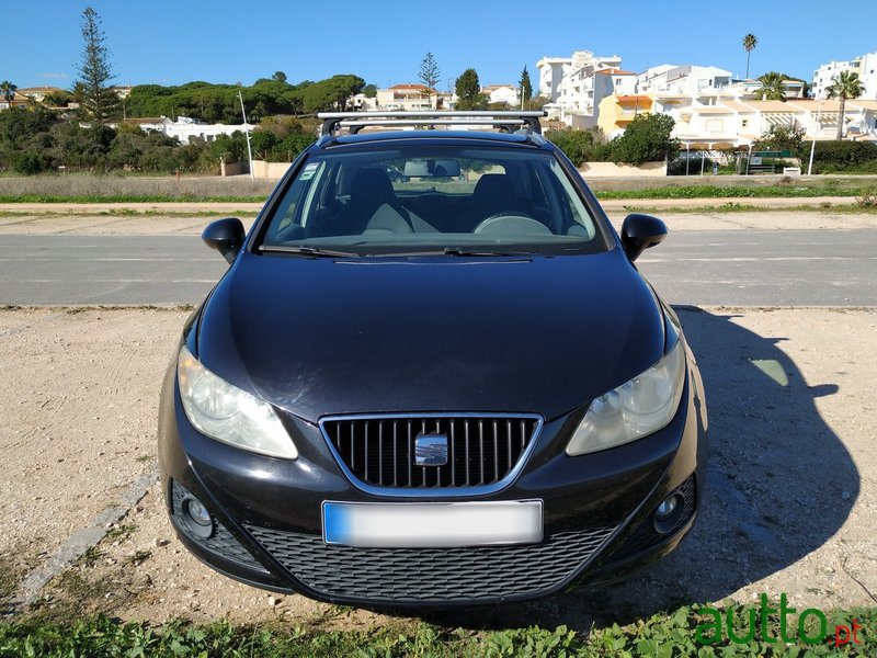 2010' SEAT Ibiza ST photo #2