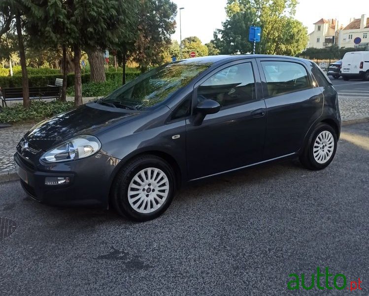 2011' Fiat Punto Evo photo #2