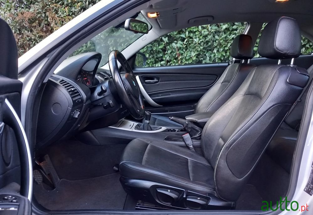 2010' BMW Série 1 D Dpf Edition Sport photo #6