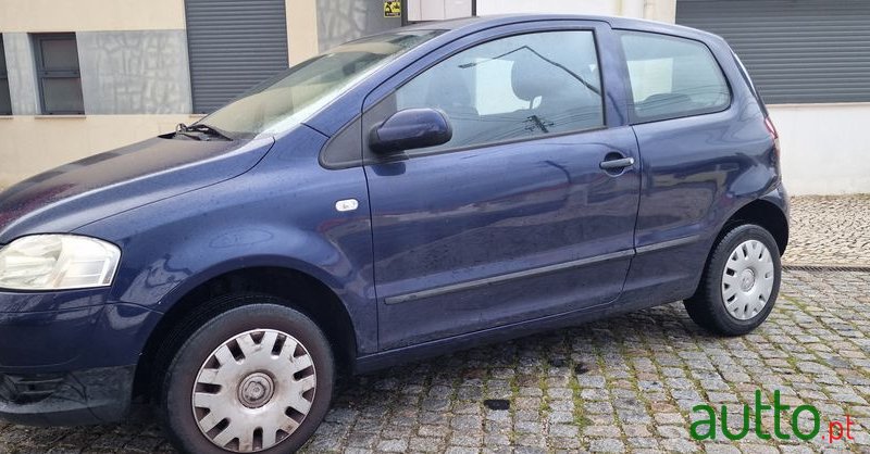 2006' Volkswagen Fox photo #2