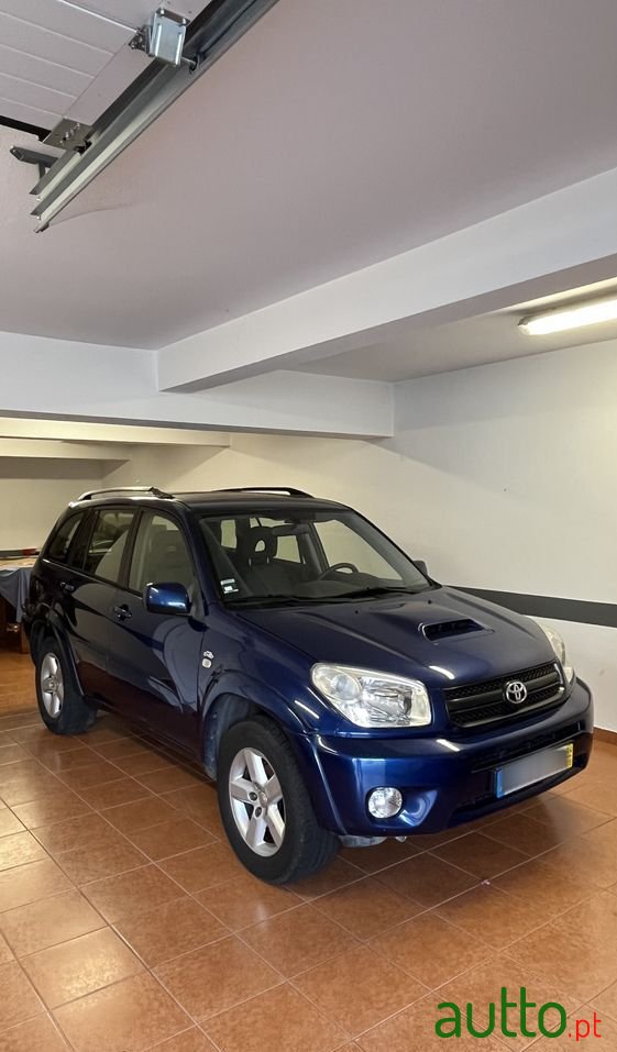 2004' Toyota RAV4 photo #2