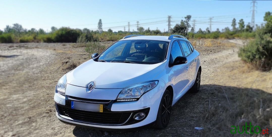 2012' Renault Megane Sport Tourer photo #6