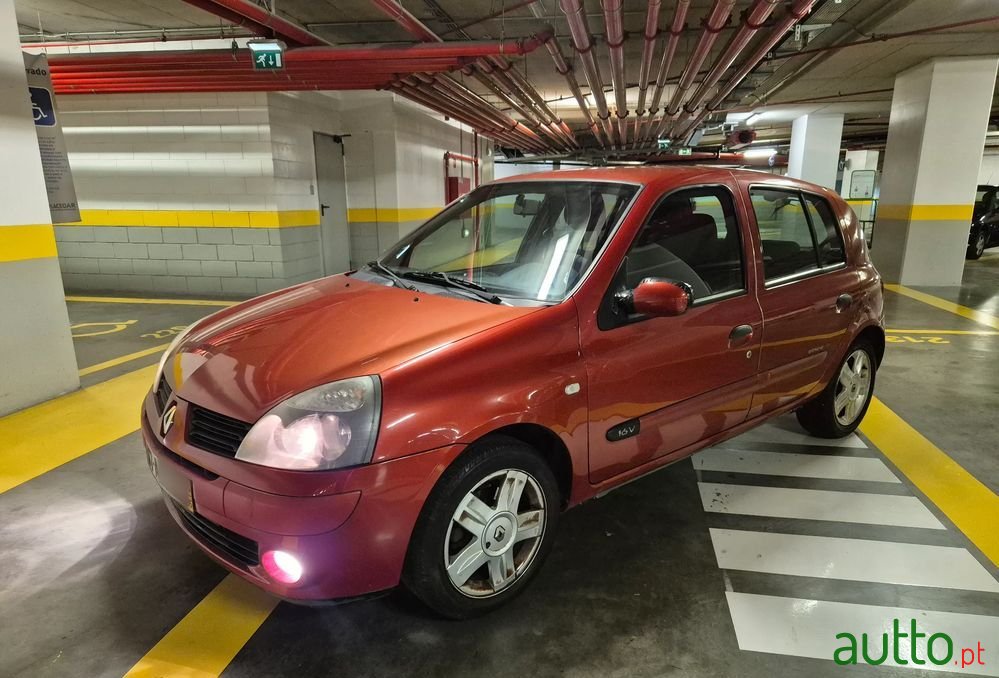 2005' Renault Clio photo #3