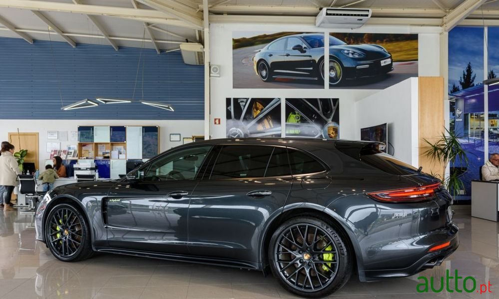 2020' Porsche Panamera photo #3