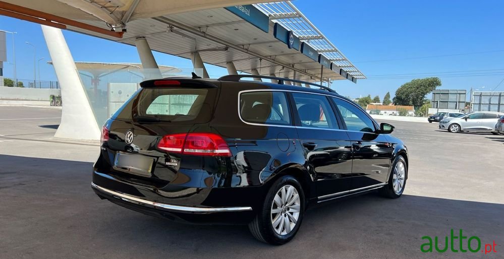 2011' Volkswagen Passat Variant photo #4