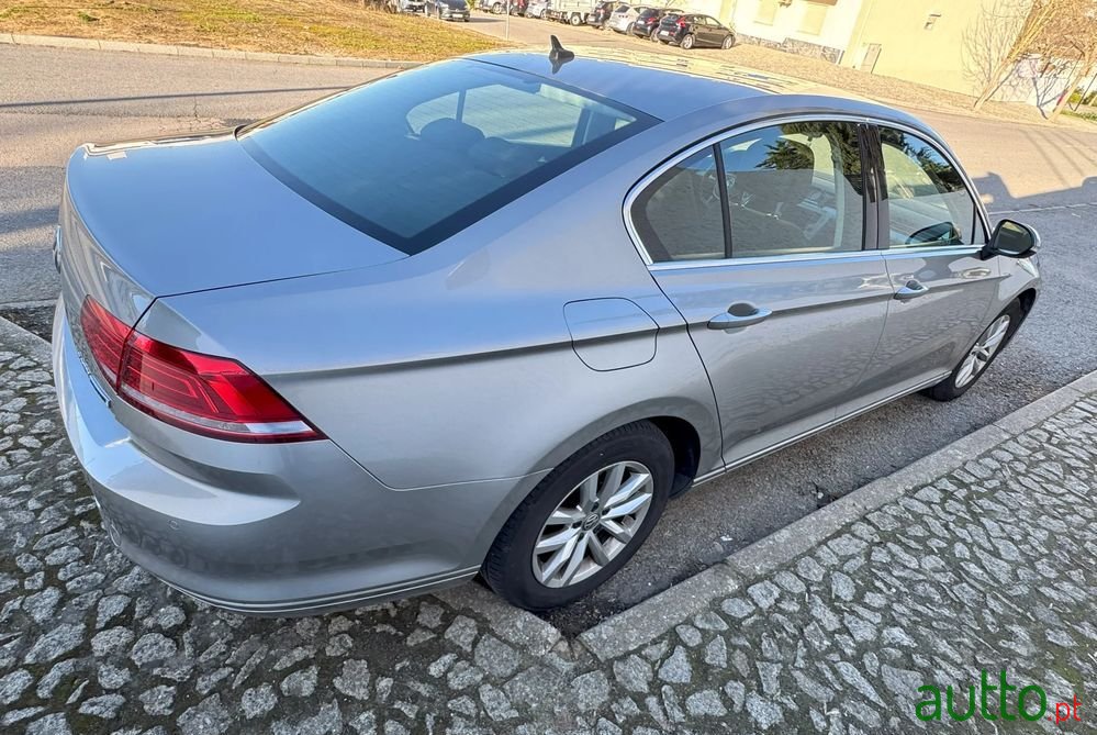 2016' Volkswagen Passat photo #4