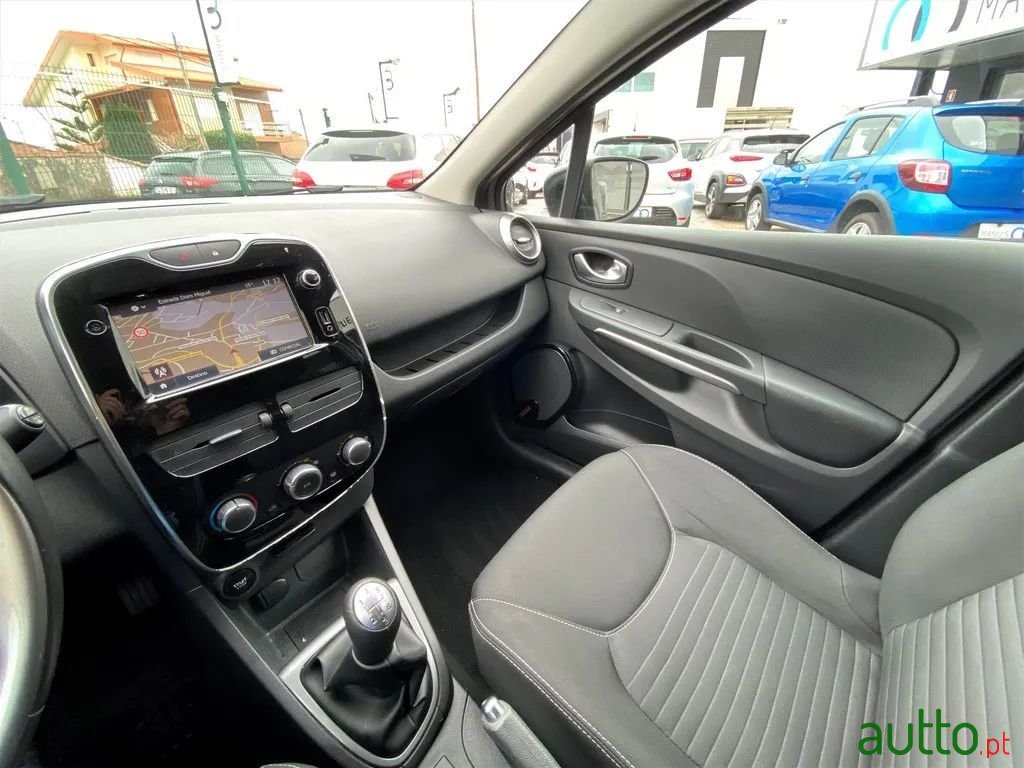 2015' Renault Clio photo #6