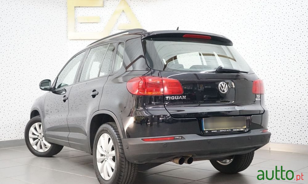 2011' Volkswagen Tiguan photo #4