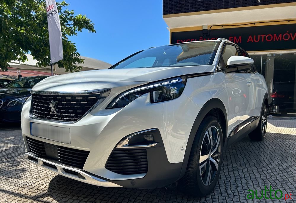 2020' Peugeot 3008 photo #3