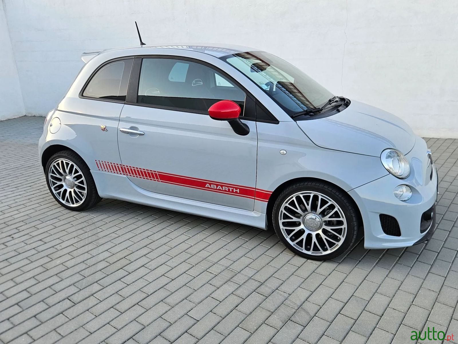 2013' Fiat Abarth 500 photo #2
