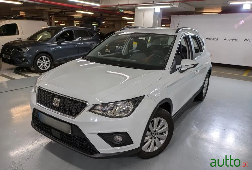 2020' SEAT Arona 1.0 Tsi Style photo #1