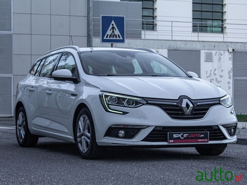 2016' Renault Megane Sport Tourer photo #1