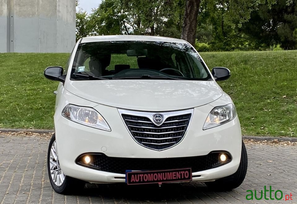 2013' Lancia Ypsilon photo #6